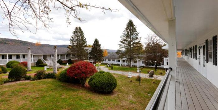 Eastover Estate And Eco Village Lenox Exterior photo